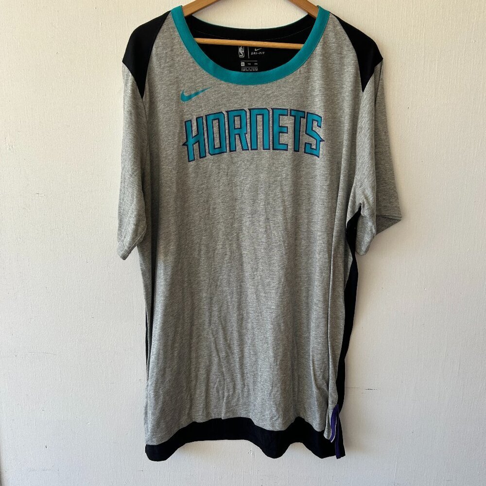 NBA Charlotte Hornets T-shirt Mens XXL Gray Basketball Nike Dri Fit